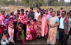 कोरबा की कोरवा जनजातियों के उत्थान की दिशा में KCCL की पहलCSR के तहत कम्बल वितरण से हुई शुरुआत, विकास के लिए दिए बड़े आश्वासन।