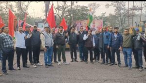 गेवरा में नए श्रम कानूनों के खिलाफ जोरदार विरोध प्रदर्शन, गेट मीटिंग के साथ मज़दूरों से आव्हान।