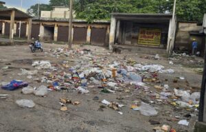 जीरो वेस्ट वार्ड’ सिर्फ नाम का, हकीकत में कचरे का ढेर – सोमवारी बाजार क्षेत्र बना नगर पालिका दीपका की लापरवाही का प्रतीक।