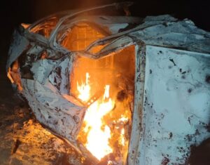 पुल से नीचे गिरी कार में लगी भीषण आग, दो युवकों की जिंदा जलकर मौत कोरबा  के मदनपुर में तड़के दर्दनाक सड़क हादसा।