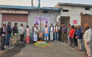 ग्राम्य भारती जनजाति सेवा मंडल कार्यालय दीपका में हर्षोल्लास से मनाया गया गणतंत्र दिवस, पूर्व विधायक बोधराम कंवर ने किया ध्वजारोहण।