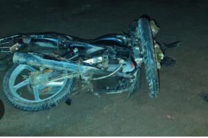 दीपका पाली रोड में तेज रफ्तार का कहर: दो बाइकों की भिड़ंत में 40 वर्षीय मनीष सिंह की मौत।