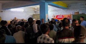 गैस की किल्लत से उपभोक्ता परेशान, गेवरा कंज्यूमर्स कॉपरेटिव ऑफिस में भारी भीड़ से गहमागहमी का माहौल ।