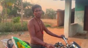 कोरबा-रजगामार में सनसनीखेज वारदात: पत्नी की हत्या कर सिर लेकर घूमता रहा पति, गिरफ्तार।