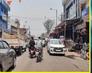 दीपका नगर पालिका परिषद के कटघोरा रोड में सड़क पर दुकान, जाम की समस्या से लोग परेशान। प्रशासनिक कार्यवाही का इंतजार।