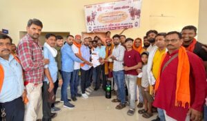 गौ सम्मान आह्वान अभियान के तहत राज्यपाल के नाम सौंपा गया ज्ञापन। दीपका चौक से तहसील तक निकाली गई रैली।