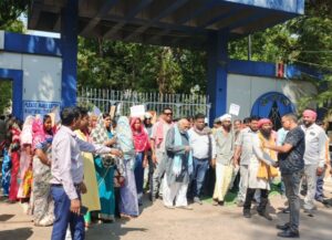 एसईसीएल सरायपाली में ठेकेदार शोषण के खिलाफ छत्तीसगढ़िया क्रान्ति सेना का जोरदार प्रदर्शन सीएमडी कार्यालय घेराव के बाद 7 दिनों में सभी मांगों के निराकरण का आश्वासन।