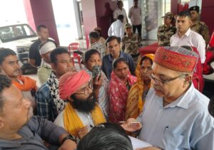 मजदूर दिवस पर सड़क पर उतरे भू-स्थापित परिवार, एसईसीएल गेवरा प्रबंधन को हड़ताल की चेतावनी।
