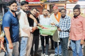 भाजयुमो दीपका मंडल अध्यक्ष सत्यम यादव की अगुवाई में  मनाया बंगाल ऐतिहासिक जीत का जश्न।
