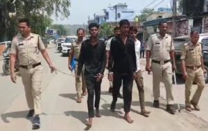 कोरबा सीतामढ़ी में युवक पर जानलेवा हमला करने वाले तीन आरोपियों का पुलिस ने निकाला जुलूस।