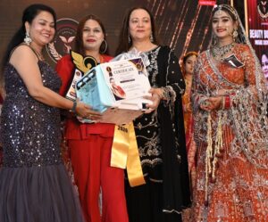 बिलासपुर ब्राइडल कॉम्पिटीशन में दीपका की राखी सिंह रहीं अव्वल, 40 प्रतिभागियों को पीछे छोड़ जीता प्रथम स्थान।