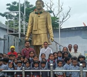 राजीव गांधी जयंती पर ग्राम रंजना में भव्य आयोजन, PCC संयुक्त महामंत्री रजनीश तिवारी ने दी श्रद्धांजलि।