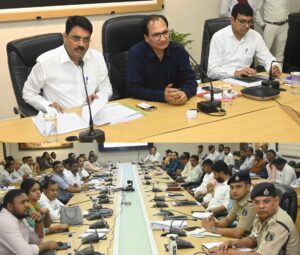 सड़क सुरक्षा को लेकर कलेक्टर-एसएसपी सख्त अतिक्रमण और यातायात नियमों के उल्लंघन पर होगी नियमित कार्रवाई इस वर्ष आठ माह में 212 लोगों की सड़क हादसों में मौत, मोटरसाइकिल दुर्घटनाओं में 161 की गई जान।